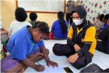 Polwan Polres Jayapura Sukseskan Program Gabus di Rumah Pintar - JPNN.com Papua