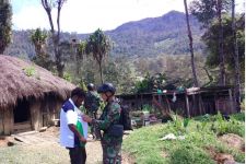 Personel Satgas Yonif Mekanis 203/AK Beranjangsana di Distrik Malagay - JPNN.com Papua