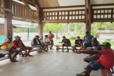 Pemuda Sumuri Nilai Senator Filep Wamafma Hadir Sebagai Pelita - JPNN.com Papua