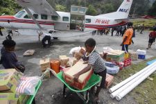 Bupati Wandik: Lapangan Terbang Beoga Puncak Kembali Beroperasi - JPNN.com Papua