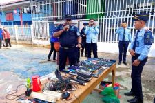 Lapas Sorong Musnahkan Ratusan Handphone Milik Warga Binaan, Disaksikan TNI dan Polri - JPNN.com Papua