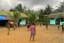 Prajurit TNI dan Pemuda Papua Menjalin Hubungan Baik Melalui Olahraga Bersama - JPNN.com Papua
