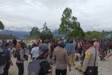Pembagian Dana Desa Tidak Merata, Ratusan warga Serang Kantor Dinas DPMK - JPNN.com Papua