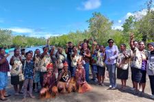 Kelompok Binaan TEKAD di Mansel Sulap Kelapa Jadi Minyak Serbaguna - JPNN.com Papua