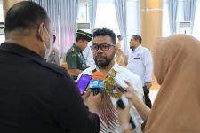 Senator Filep Ingatkan DPR Jangan Ciptakan Masalah Hukum Bagi Kepala Desa - JPNN.com Papua
