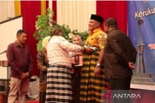 Penjabat Gubernur Papua Barat Ajak Ormas dan Paguyuban Sosialisasikan Pemilu 2024 - JPNN.com Papua