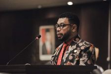 Pj Gubernur PBD Serahkan Dana Hibah dari Otsus untuk PT, Senator Filep Merespons - JPNN.com Papua