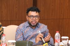 Senator Filep Dorong Pemda Realisasikan Anggaran untuk Kesejahteraan Guru - JPNN.com Papua