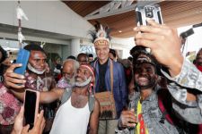 Hari Pertama Kampanye Pemilu 2024, Ganjar Disambut Antusias Warga Papua Selatan - JPNN.com Papua