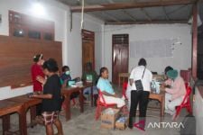 Tenaga Kesehatan Lakukan Pemeriksaan Kepada Petugas KPPS di 568 TPS Jayapura - JPNN.com Papua