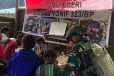Pangkoops Habema: Prajurit TNI di Perbatasan RI-PNG Ajari Anak untuk Baca dan Tulis - JPNN.com Papua