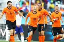 Puyol Penasaran dengan Sneijder - JPNN.com