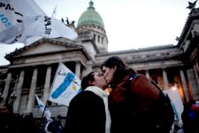 Argentina Legalkan Perkawinan Gay dan Lesbian - JPNN.com