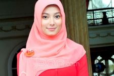 Asmirandah Berjilbab saat Berkeluarga - JPNN.com