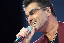 Jatuh Sakit, George Michael Batalkan Konser - JPNN.com
