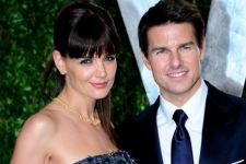 Demi Katie Holmes, Tom Cruise Rela Tanggalkan Agamanya - JPNN.com