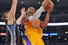 Menang di Empat Detik Terakhir, Lakers ke Playoff - JPNN.com