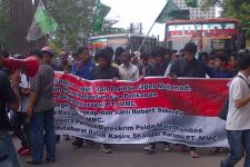Demo di KPK, Kader HMI Minta Pengusaha Mutiara Diproses - JPNN.com