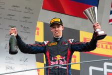 Daniil Kvyat Patahkan Rekor Sebastian Vettel - JPNN.com