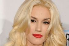 Gwen Stefani Dikontrak Jadi Juri untuk The Voice Season 7 - JPNN.com