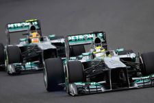 Mercedes Perpanjang Kontrak Petronas - JPNN.com