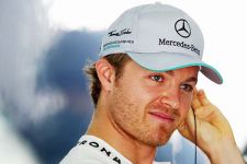 Senggol Hamilton, Rosberg Panen Hujatan - JPNN.com