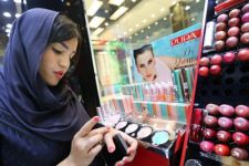 Jangan Sampai Gunakan Makeup Kedaluwarsa, Ini Bahayanya - JPNN.com