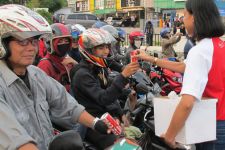 Sebar Takjil dan Mudik Sehat ala Koalisi 5 Komunitas Sepeda Motor - JPNN.com