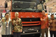 Mitsubishi Fuso Andalkan Dua Tractor Head Terbaru di GIIAS 2015 - JPNN.com