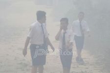 Waduh.. Banyak Murid Pingsan Gara-Gara Asap, Sekolah di Pontianak Diliburkan - JPNN.com