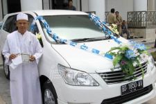 Pria Ini yang Dapat Hadiah Mobil Innova Karena Rajin Salat Berjamaah - JPNN.com