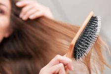 Siapa Bilang Sering Keramas Membuat Rambut Gampang Rontok? - JPNN.com