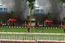 Kaltara Membara! Kantor Gubernur Dibakar Massa - JPNN.com