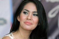Putus Dengan Bule, Si Cantik Selingkuh? - JPNN.com