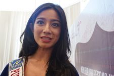 Demi GMT, si Cantik ini Setia Dampingi Menteri Arief - JPNN.com