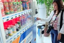 Inovasi BCA Permudah Pembayaran di Vending Machine - JPNN.com
