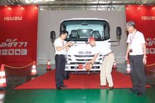 Truk 4 Ban Isuzu Kuasai 49 Persen Pasar - JPNN.com