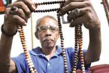 Inilah Tasbih dari Sembilan Kayu dan Maknanya - JPNN.com