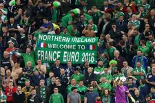 Tragis! Seorang Fan Irlandia Utara Tewas Terjatuh dari Balkon - JPNN.com