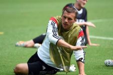 Podolski Nikmati Sambutan Suporter - JPNN.com