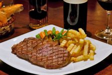 Makan Steak ala USâ€Ž Saat Bukber, Nikmatnya... - JPNN.com