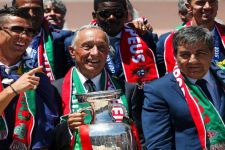 Inilah Ucapan Presiden Portugal Saat Mengangkat Trofi Euro 2016 - JPNN.com