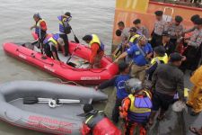 Detik-detik Tenggelamnya Kapal Pompong di Tanjungpinang - JPNN.com