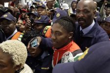 Caster Semenya Mempersembahkan Medali Emasnya Kepada Sang Istri - JPNN.com