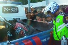 Brak!! Dua Pengendara Motor Ditabrak Truk, Innalillahi - JPNN.com