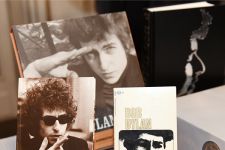 Dunia Terkejut, Bob Dylan Terima Anugerah Nobel Sastra - JPNN.com