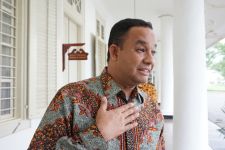 Stres Macet, Anies Baswedan Blusukan dengan Motor - JPNN.com