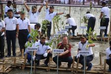 TNI AL Wilayah Timur Serentak Tanak 56.629 Bibit Mangrove - JPNN.com