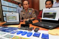 Polisi Gerebek Judi Online di Apartemen - JPNN.com