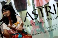 Astrid Tampil Lebih Manis - JPNN.com